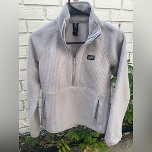 Women’s Mountain Hardware half zip fleece